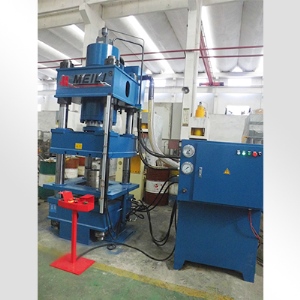 牛羊舔砖液压机