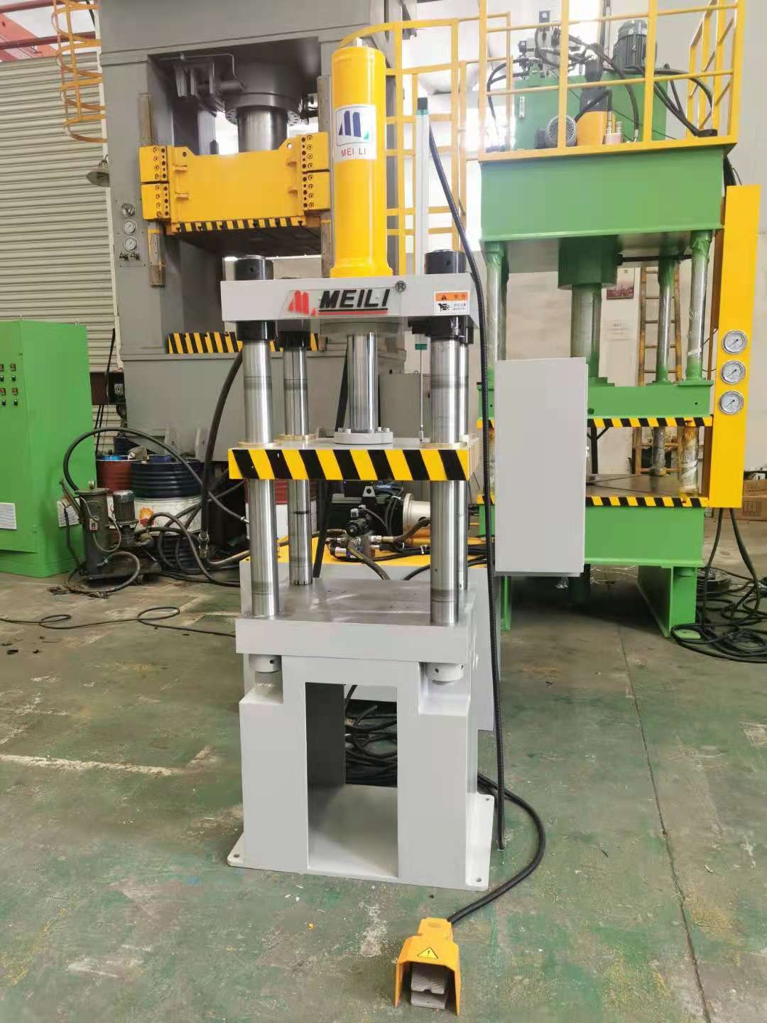 30T伺服四柱液压机