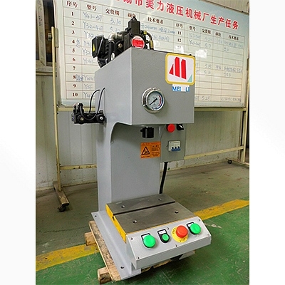 《力位移液压机：工业力量的精准掌控者》